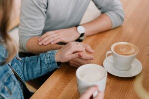 Élet egy szorongó-ambivalens kötődésű ember mellett